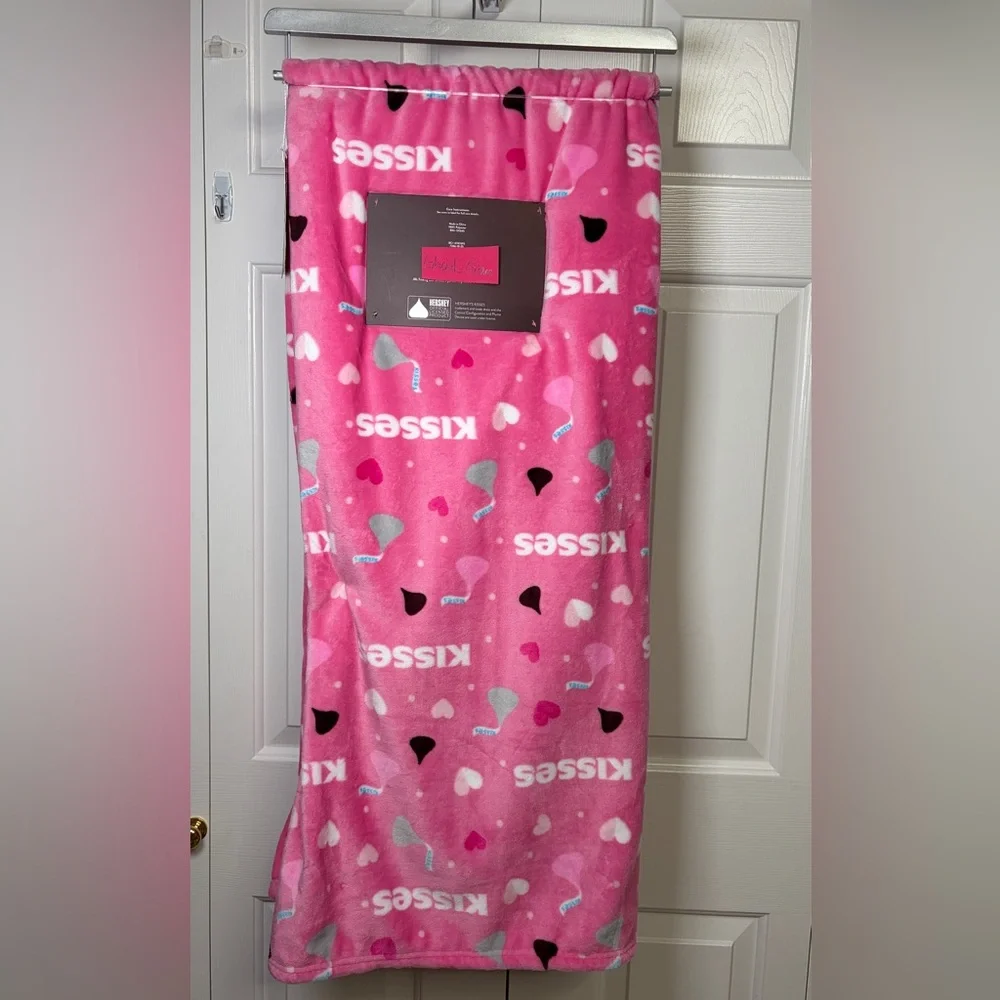 Hershey Kisses Pink Heart Pattern Throw Blanket